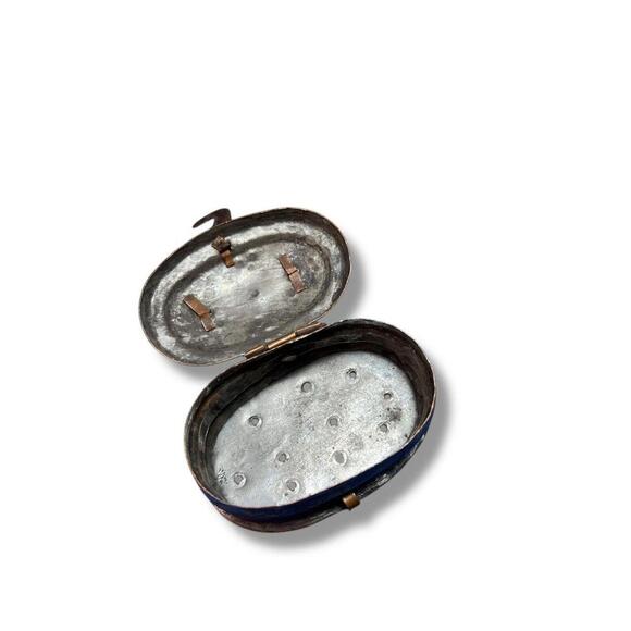 Antique VTG Turkish Hand Hammered Metal Soap Box W/drain Holes Clasp Fitted Lid - Picture 3 of 9